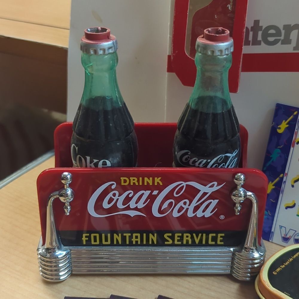 Coca-Cola 1998 "Evolution of the Contour Bottle" Set/3 and lots of collectables - Picture 2 of 16